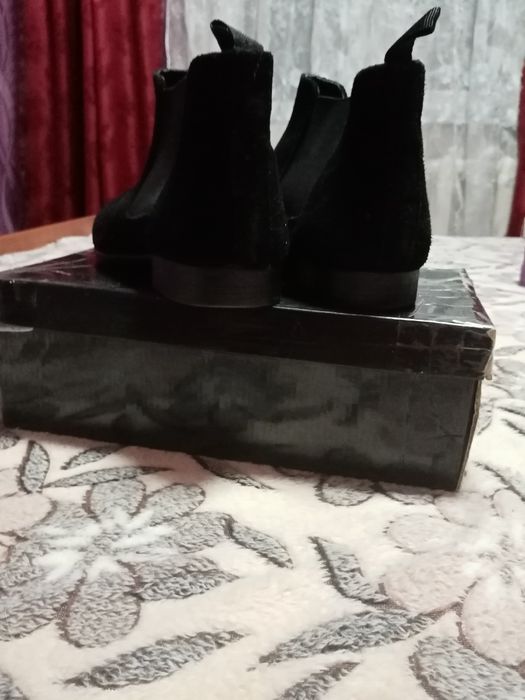 Продаю муж.замшевые ботинки .