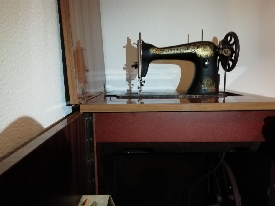 Máquina de costura Singer Antiga