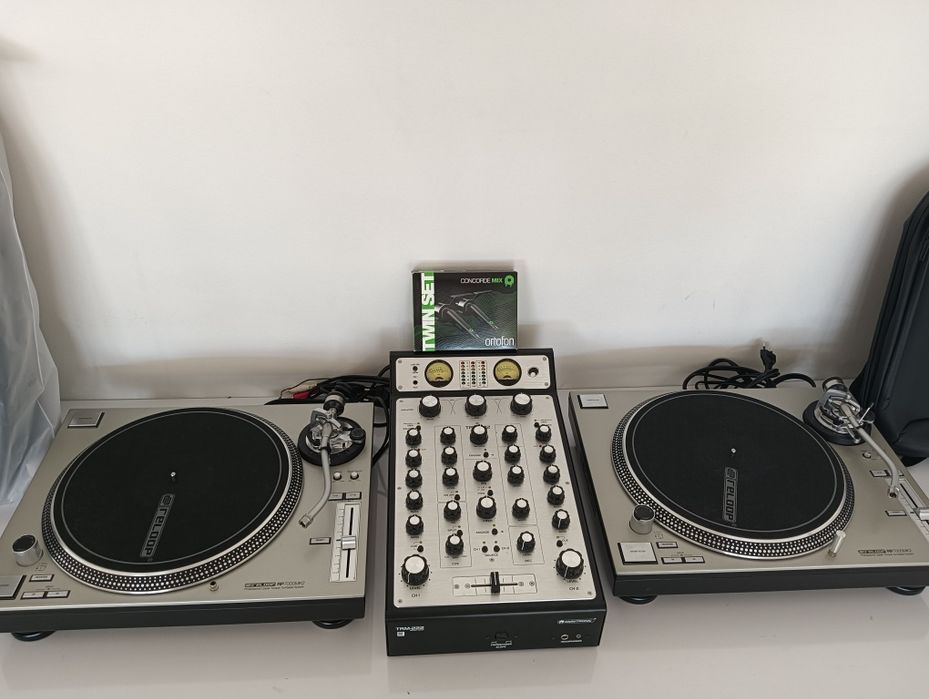 Pack 2 Gira Discos Reloop RP7000 + Mesa rotativos Omnitronic