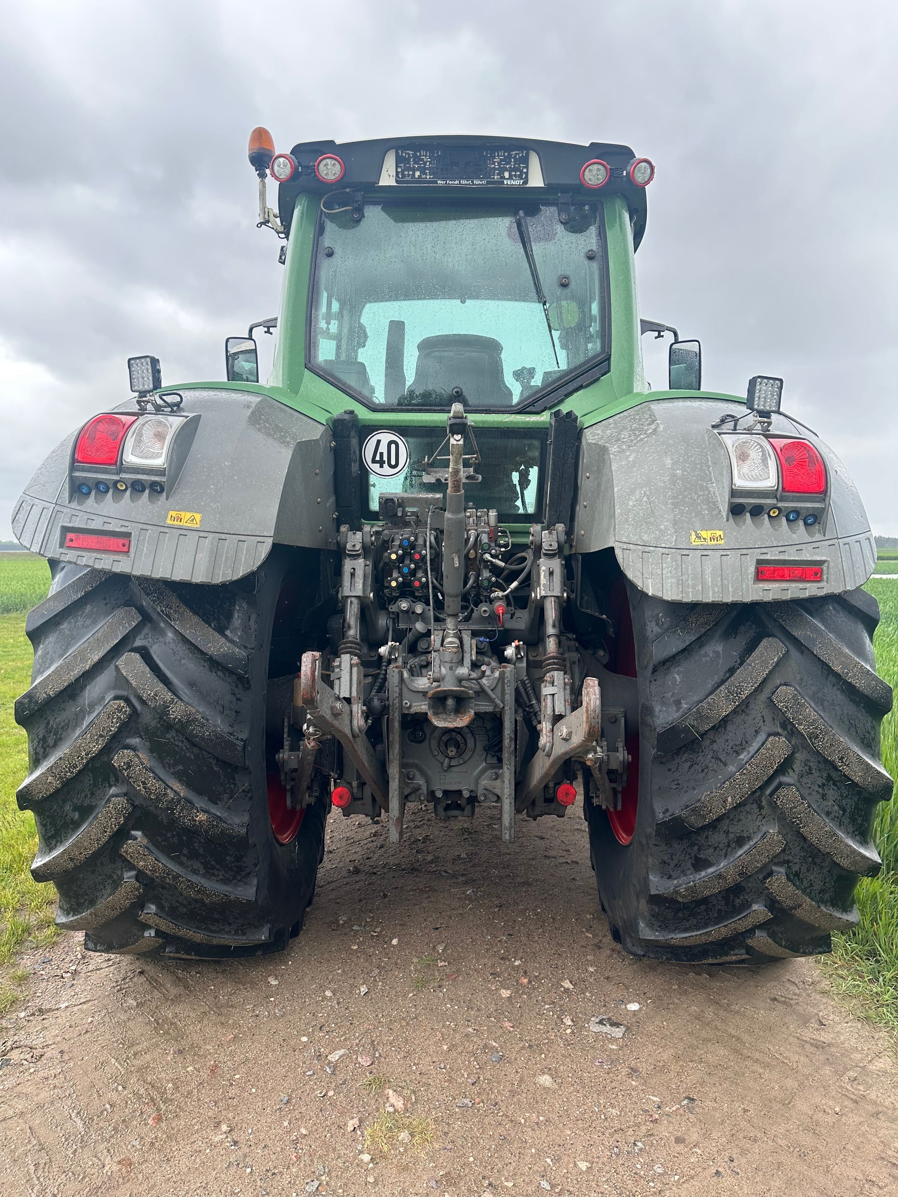 Fendt Vario 824 z Niemiec przedni WOM