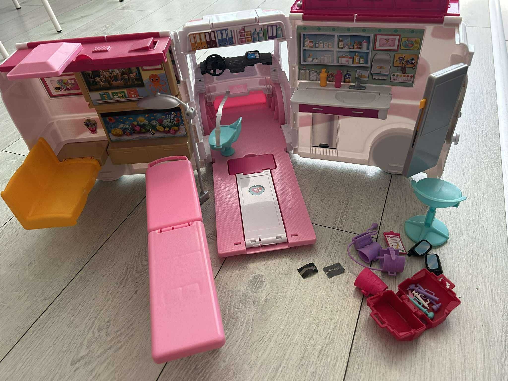 Barbie Karetka Ambulans z akcesoriami Mobilna klinika dźwięk