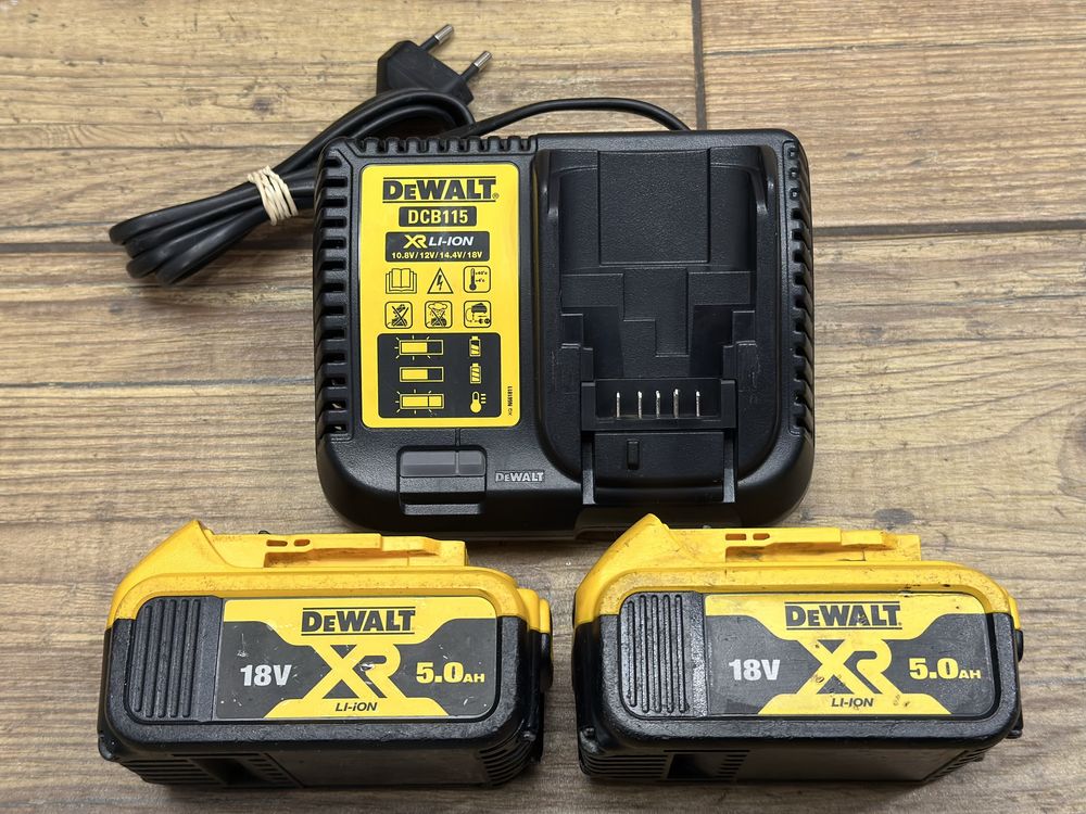 Zestaw | akumulatory 18V 2x 5AH z 2021r. / ładowarka DCB115 DeWalt