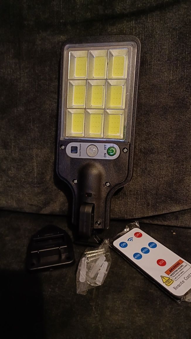 Lampa solarna z pilotem