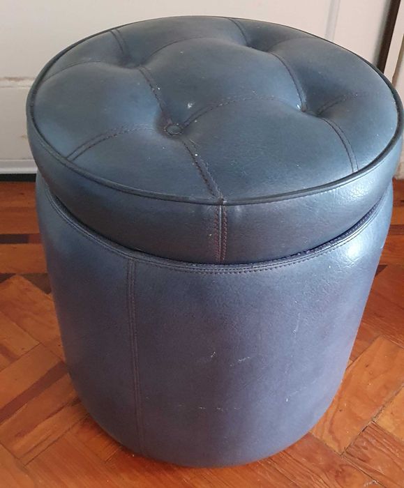 Puff/ banco em pele- Oportunidade