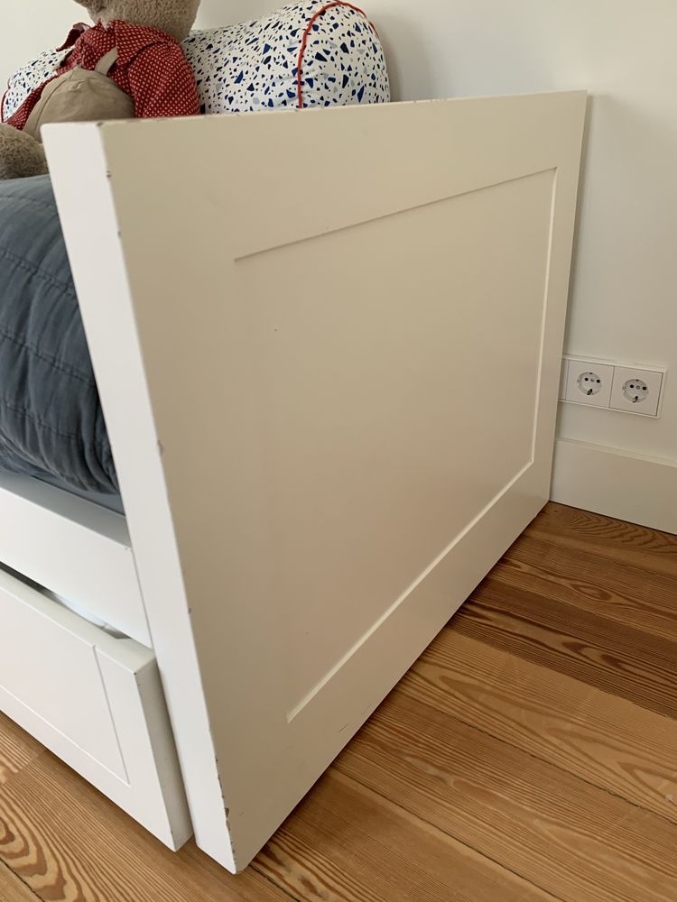 Cama com gavetão por baixo