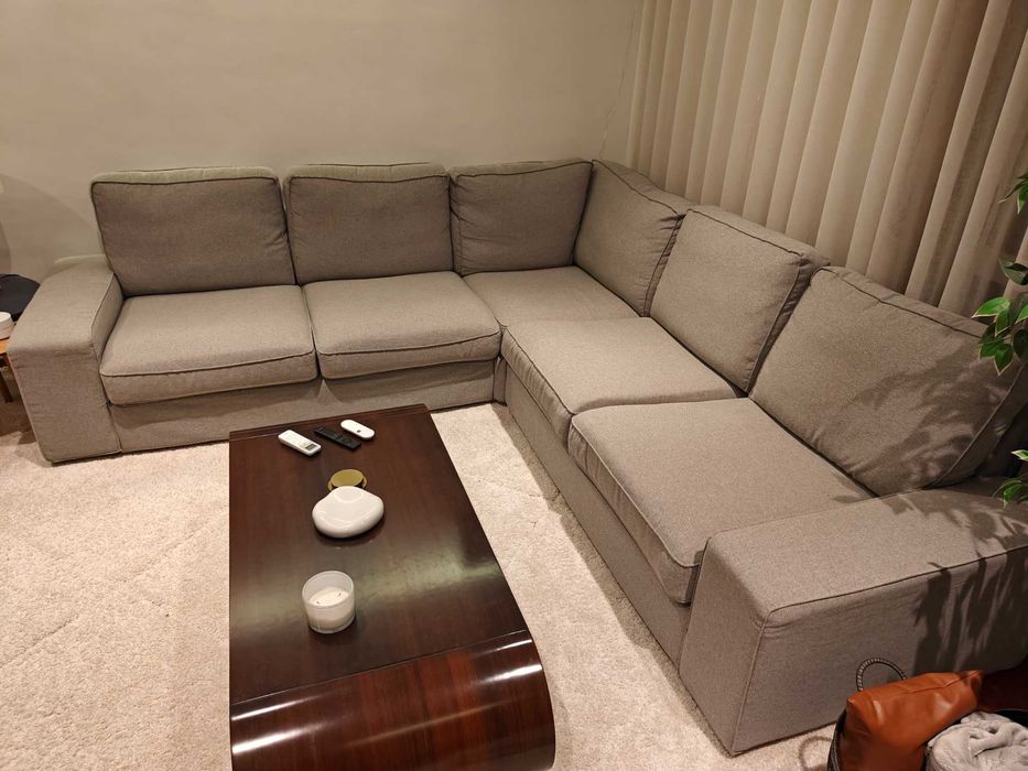 Sofá Kivik canto 4 lugares Tibbleby bege/cinzento