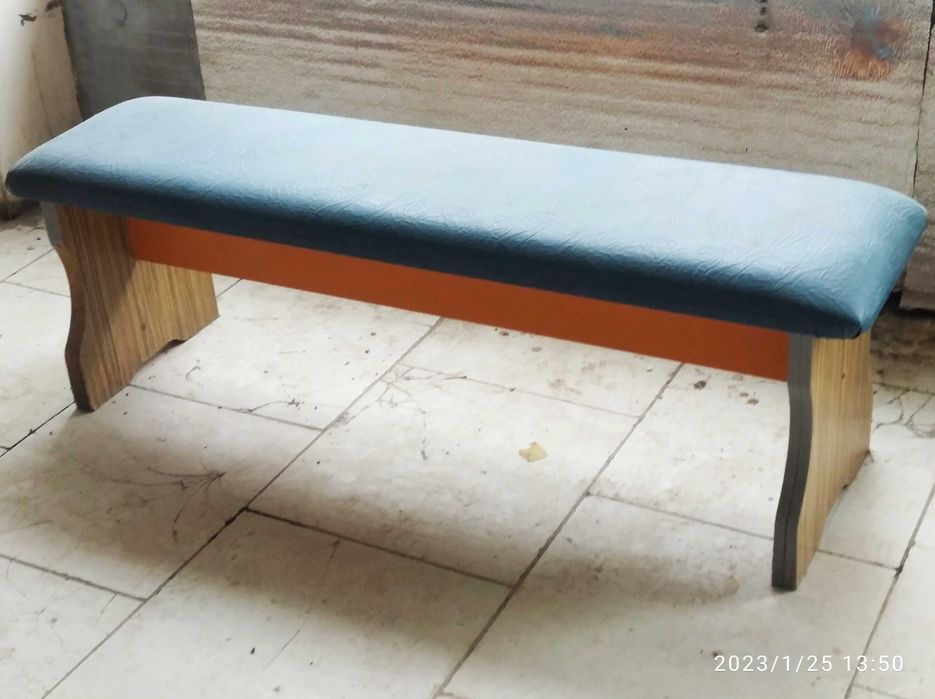 Продаю: столи, м,які лавки. Були у вжитку.У гарному стані.