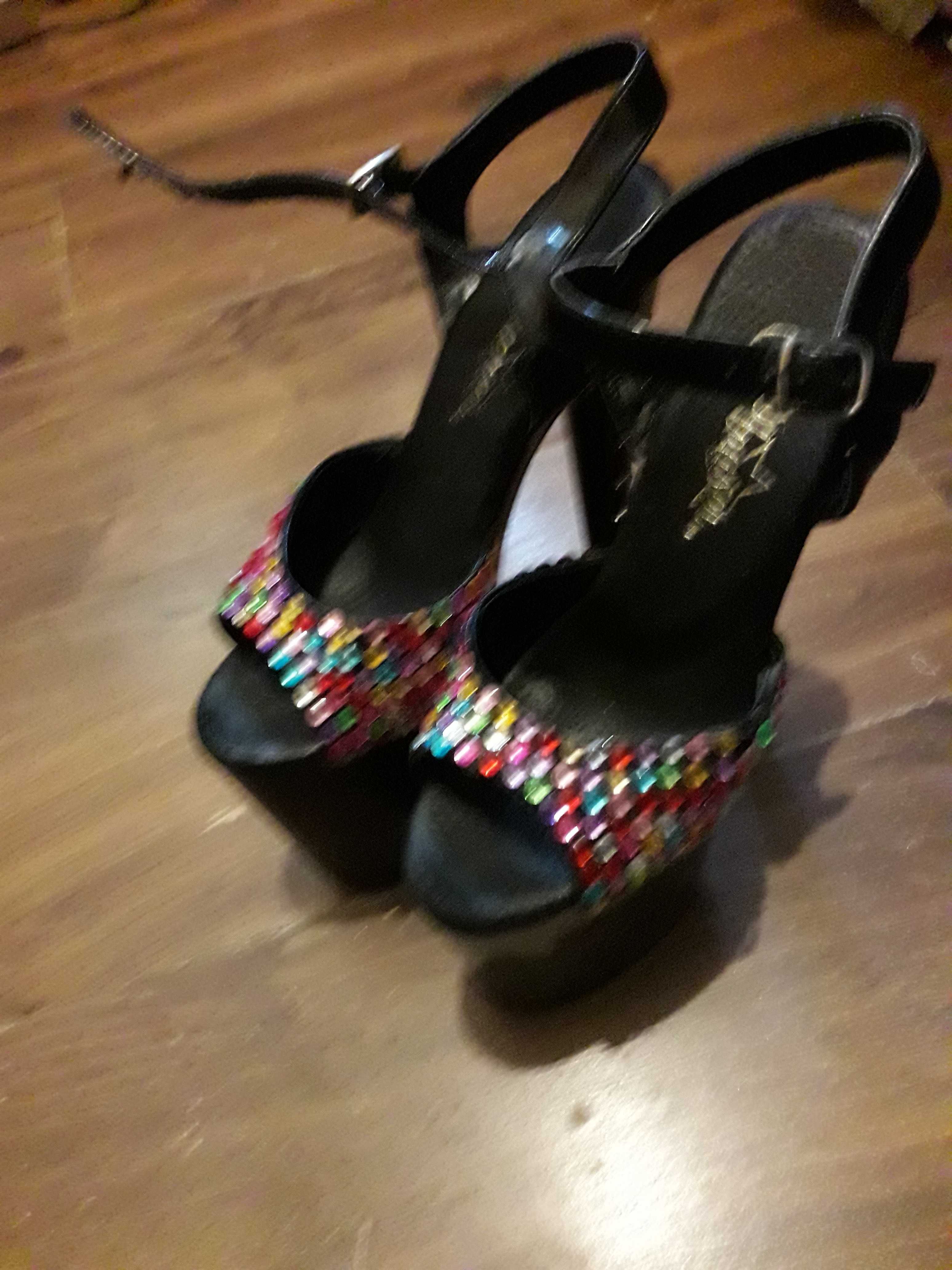 buty na wysokim obcasie