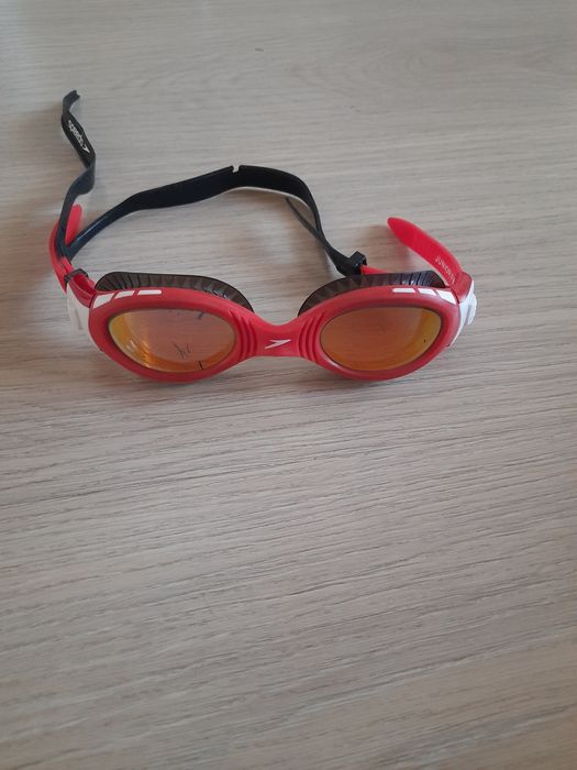 Продам дитячі окуляри для плавання speedo