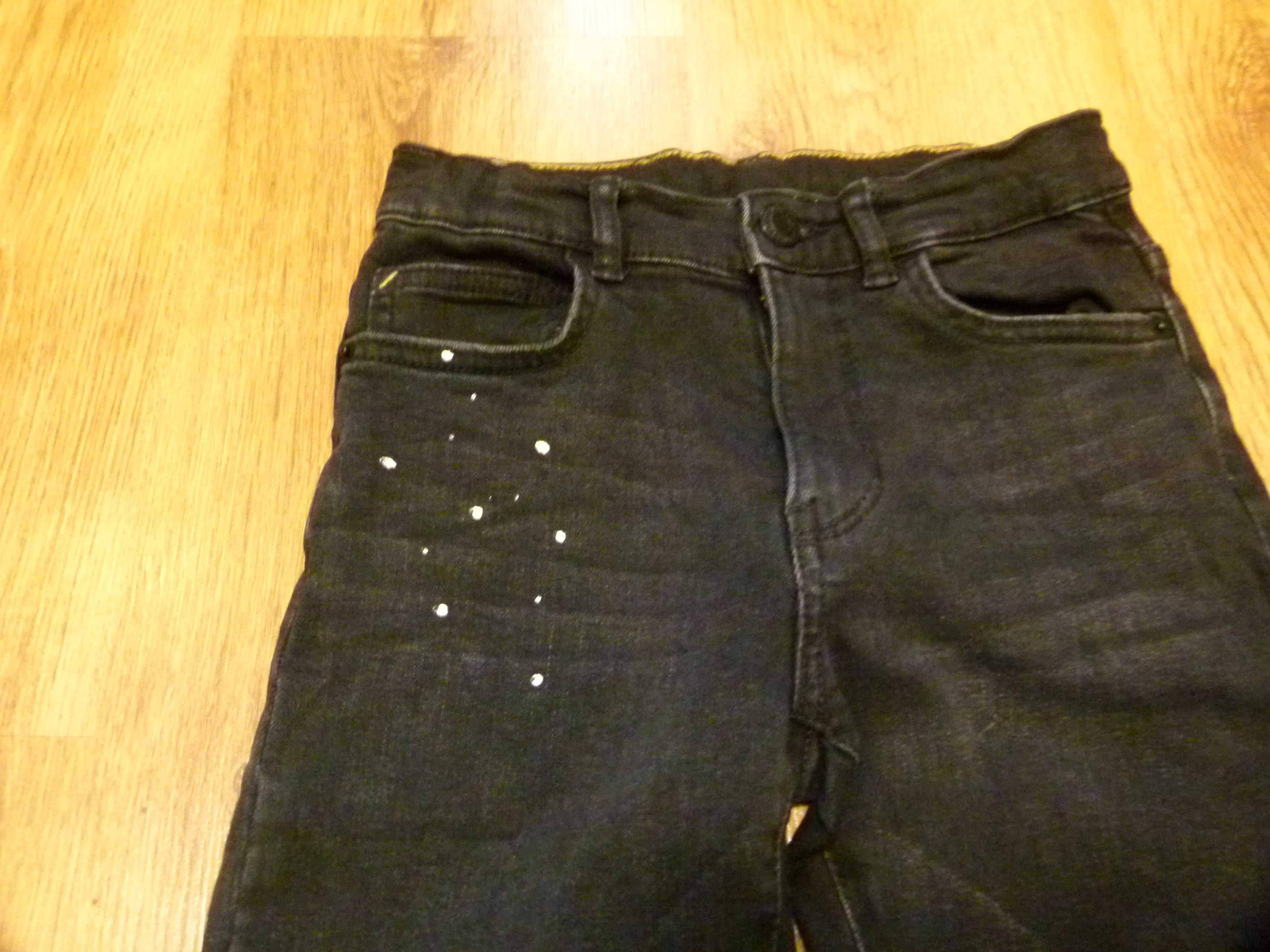 rozm 134 Zara spodnie jeans rurki z dziurami i plamami