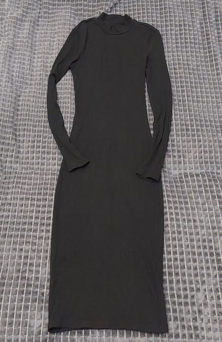 Гарна чорна сукня в рубчик/плаття по фігурі