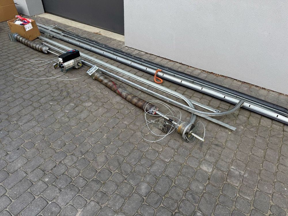 Brama 3.55x4.00 segmentowa elektryczna furtka serwisowa