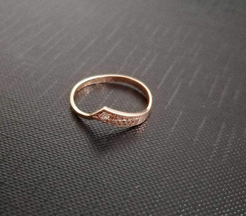 złoty pierścionek z oczkiem - 1,02 g - vintage