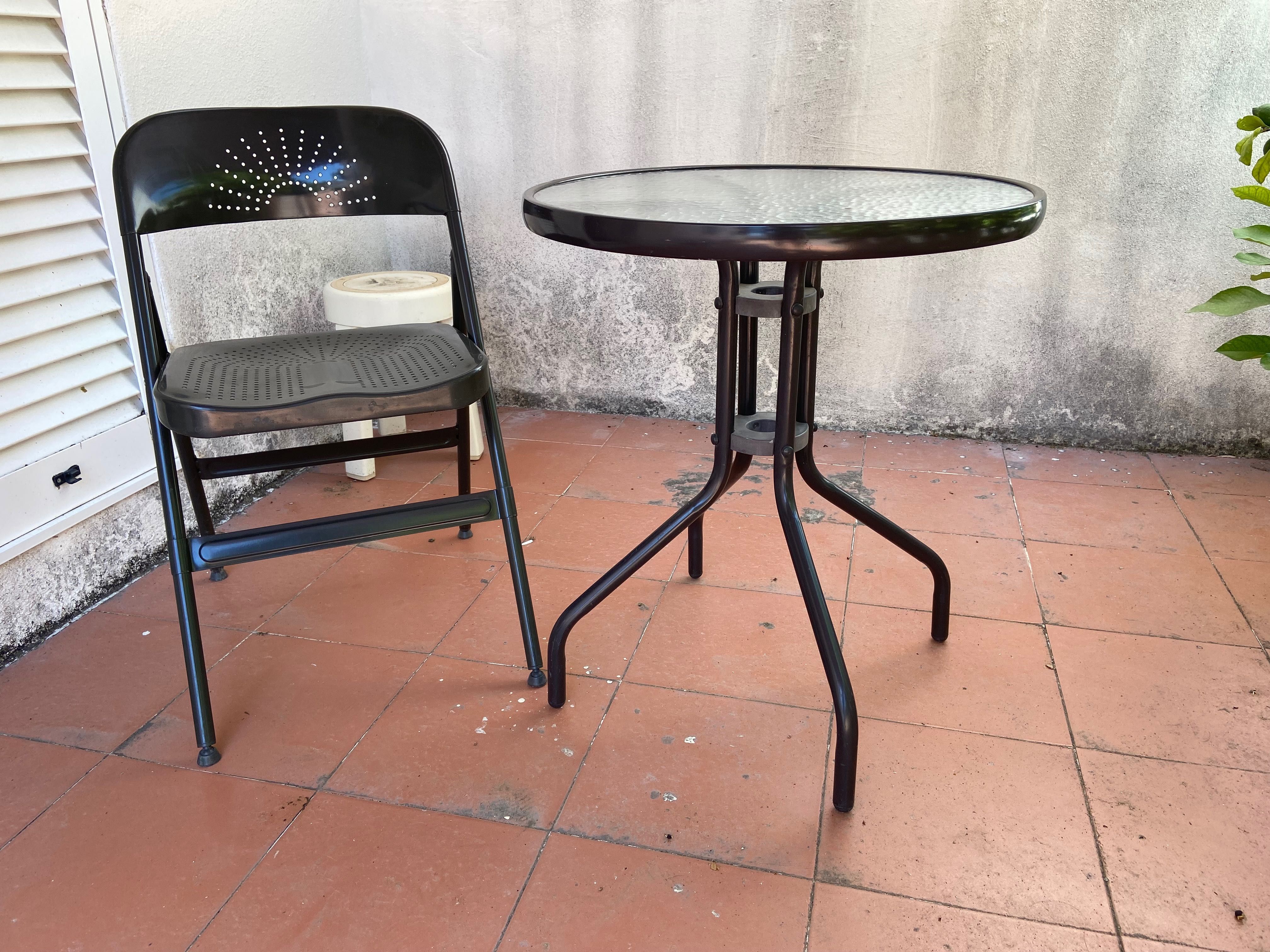 Cadeira Ikea e mesa redonda - disponível até 4 agosto
