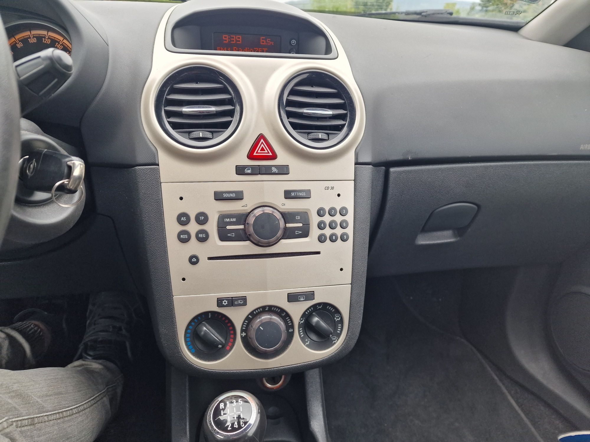 Opel corsa D 2007r 1.3cdti 6skrzynia