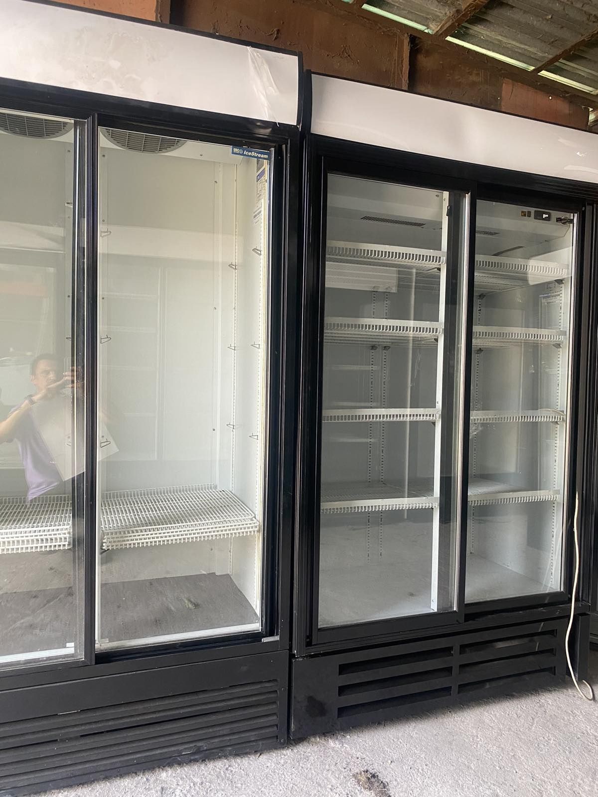 Холодильный шкаф витрина двухдверный и однодверные. Барный