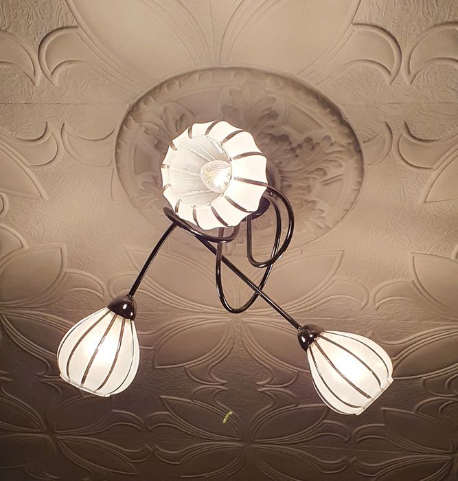 Lampa pokojowa mleczno-srebrna trójpunktowa