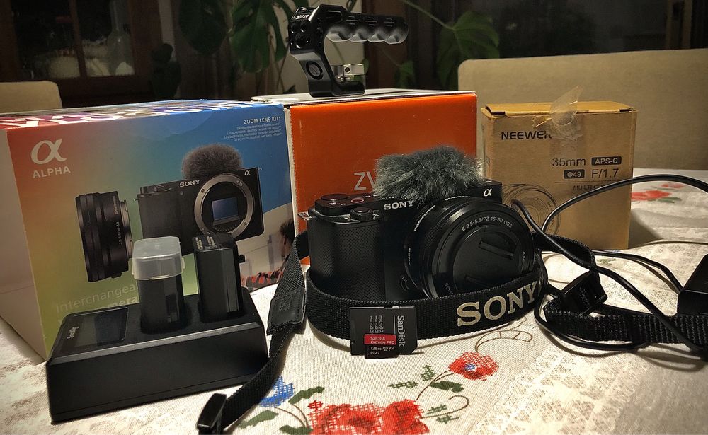 Sony ZV E-10 + Lente E PZ 16-50mm f3.5 OSS + Lente Neewer 30 mm f 1.7