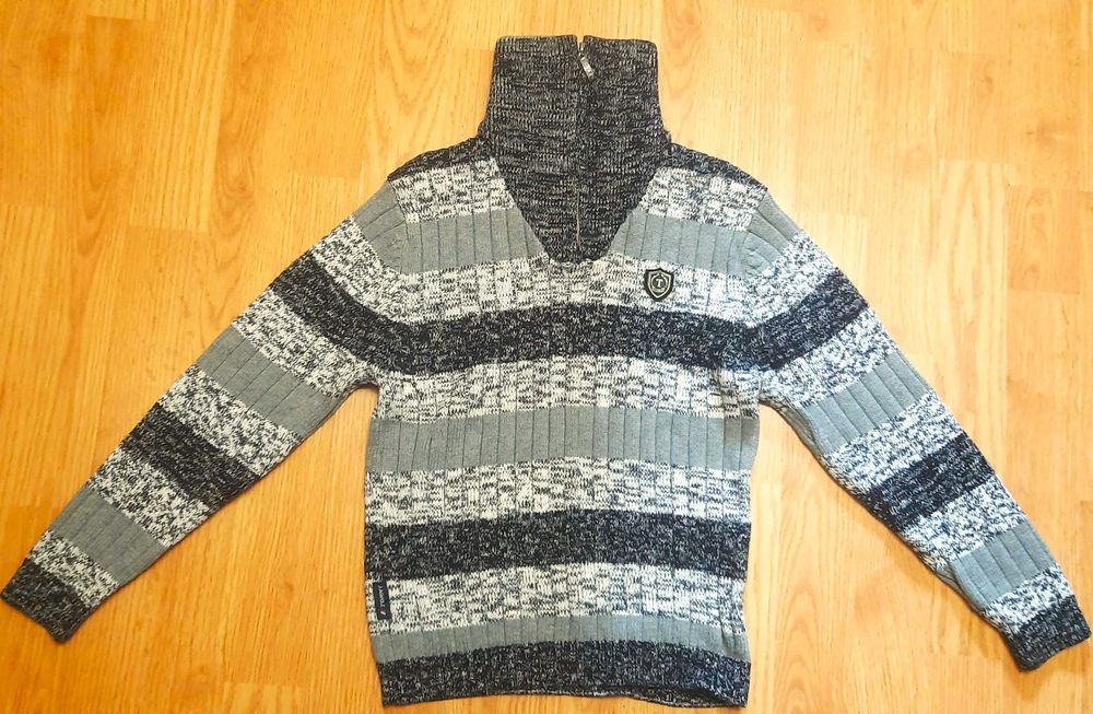 Теплий фірмовий светр на 8-10 років р.134-140