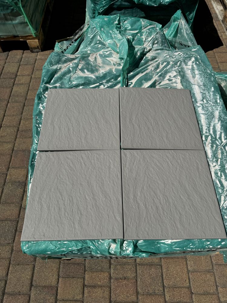 Gres 30x30 gatunek 1 - 79,20m2 TYLKO CALOSC