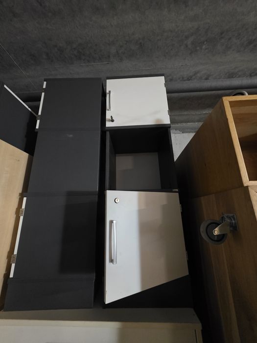 Szafki cargo biurowe na kółkach z wysuwanym blatem