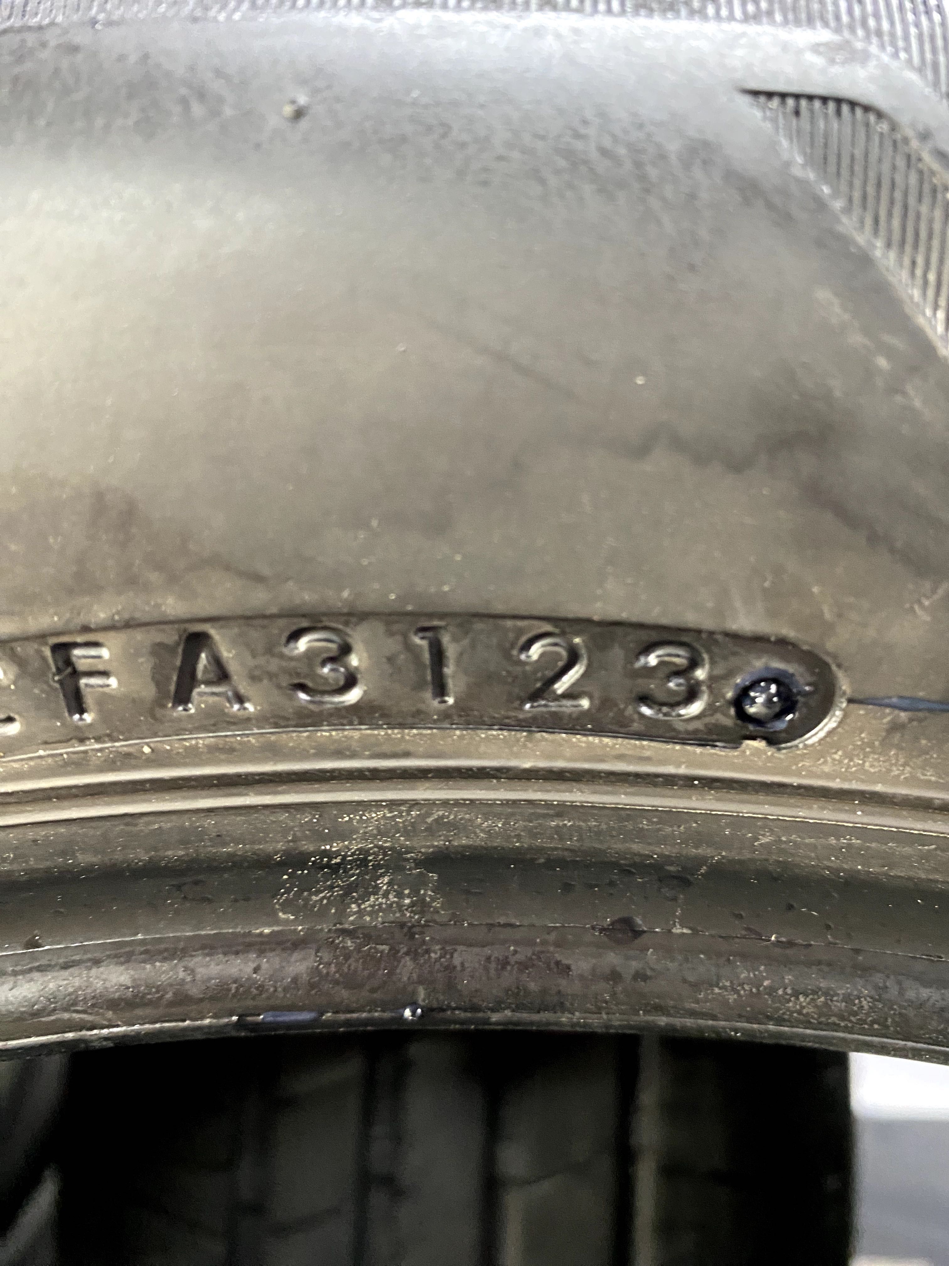 Літні шини 235 50 R20 100W Bridgestone Alenza. 2023р