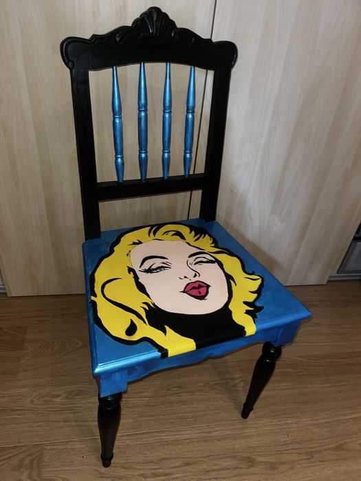 Cadeira decorativa em madeira maciça ointada à mão