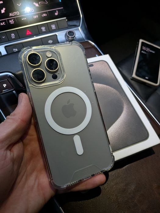 iPhone 15 pro Max 256 natural titanium