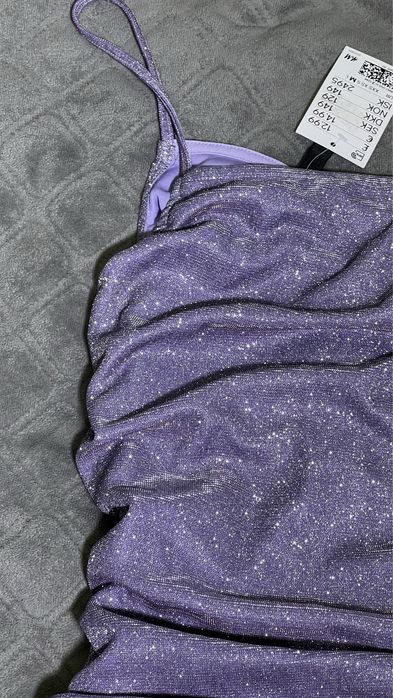 Продам шикарну сукню в блискітки