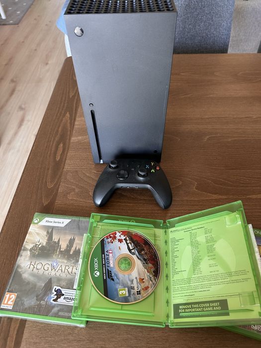 Xbox Series X + Comando + 3 Jogos