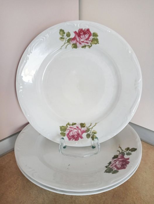 Dwa płaskie talerze obiadowe porcelana Bogucice