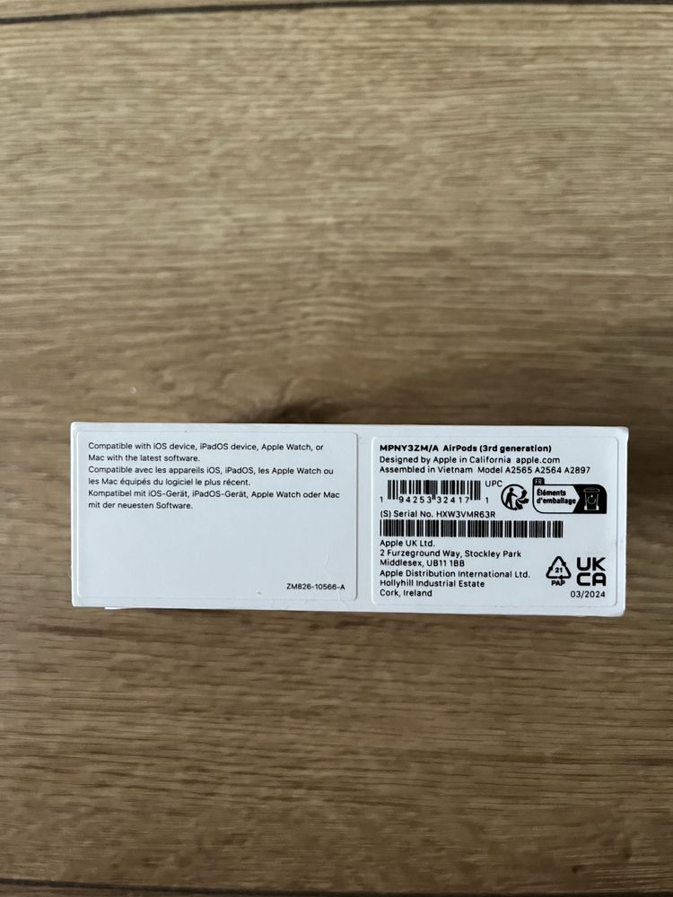 Słuchawki bezprzewodowe Apple AirPods 3. generacji z etui ładującym
