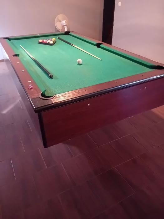 Stół bilardowy  z bilami i 2x kij