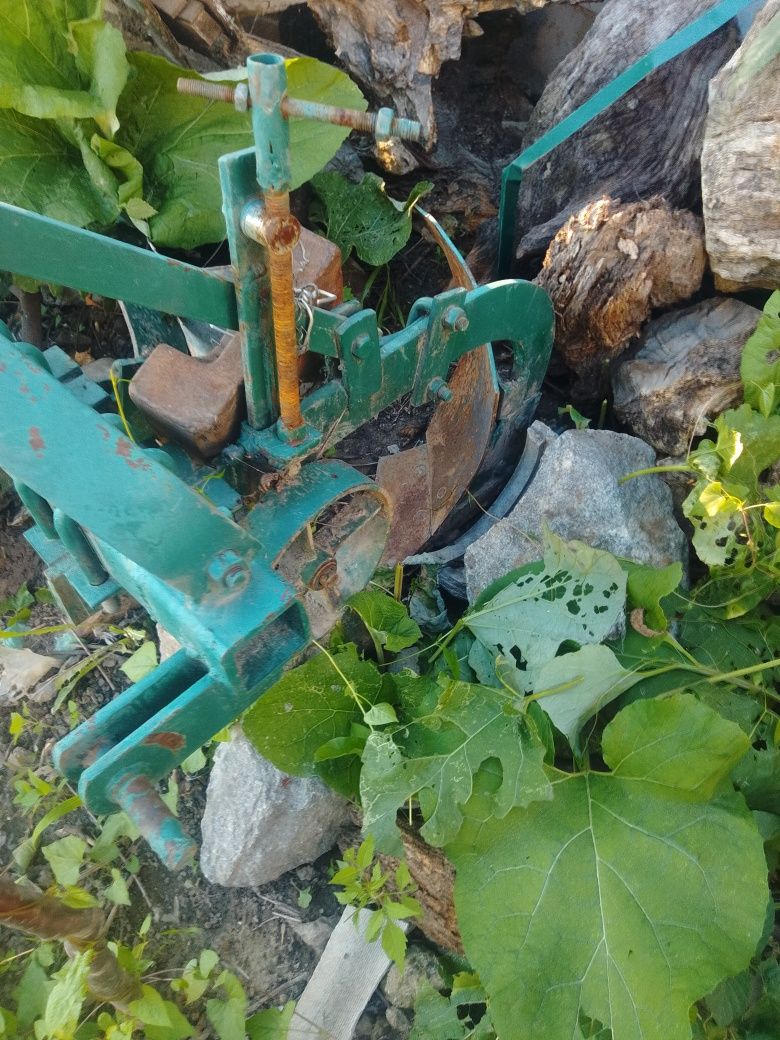 Продам плуга двуг корпусного