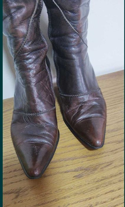 Botas castanhas em pele cano alto 37