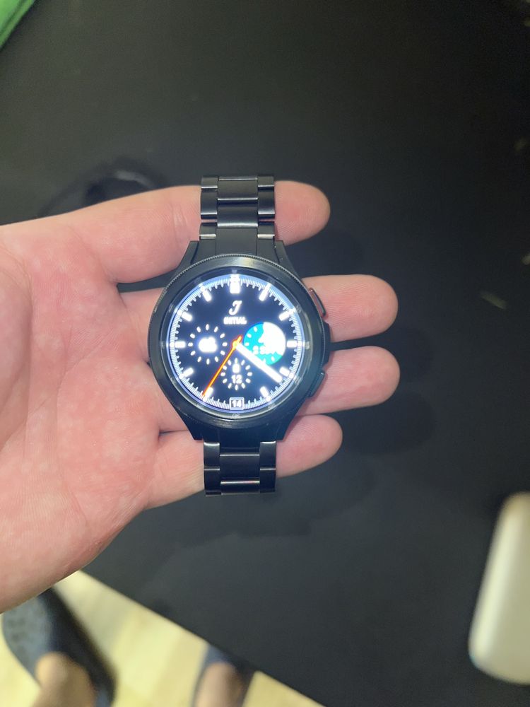 Samsung Galaxy watch 4classic 46мм. Нет царапин нигде.