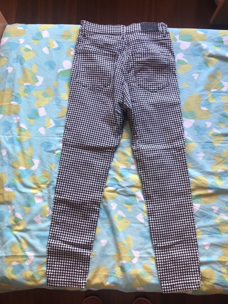 Calça aos quadrados