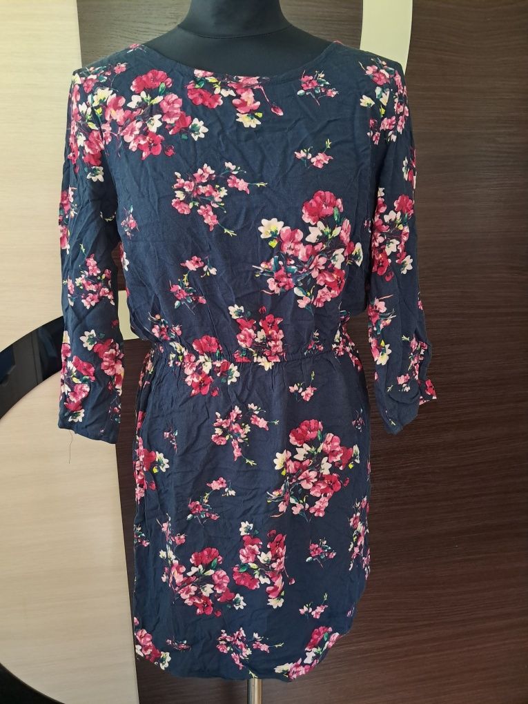 Letnia sukienka w kwiaty H&M Divided – rozmiar 36 100% wiskoza