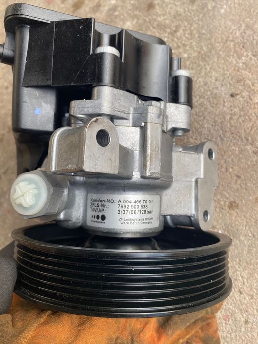 Гідропідсилювач рульового керма (ГУР) / Насос гідропідсилювача