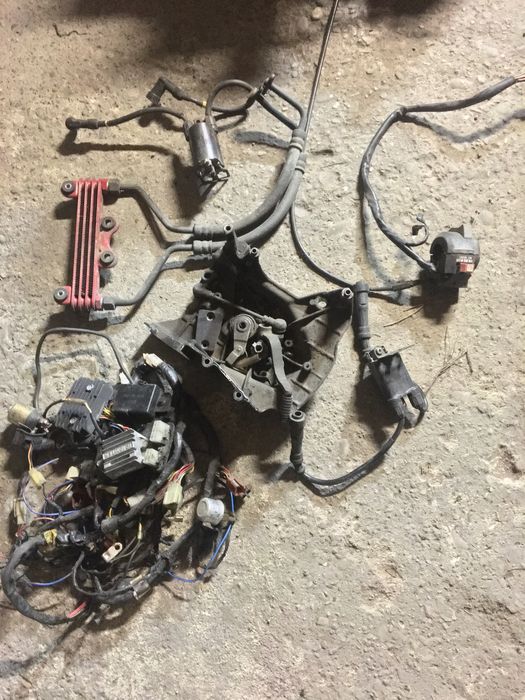 Kawasaki gpz 550 częsci+honda vf750 magna rc07