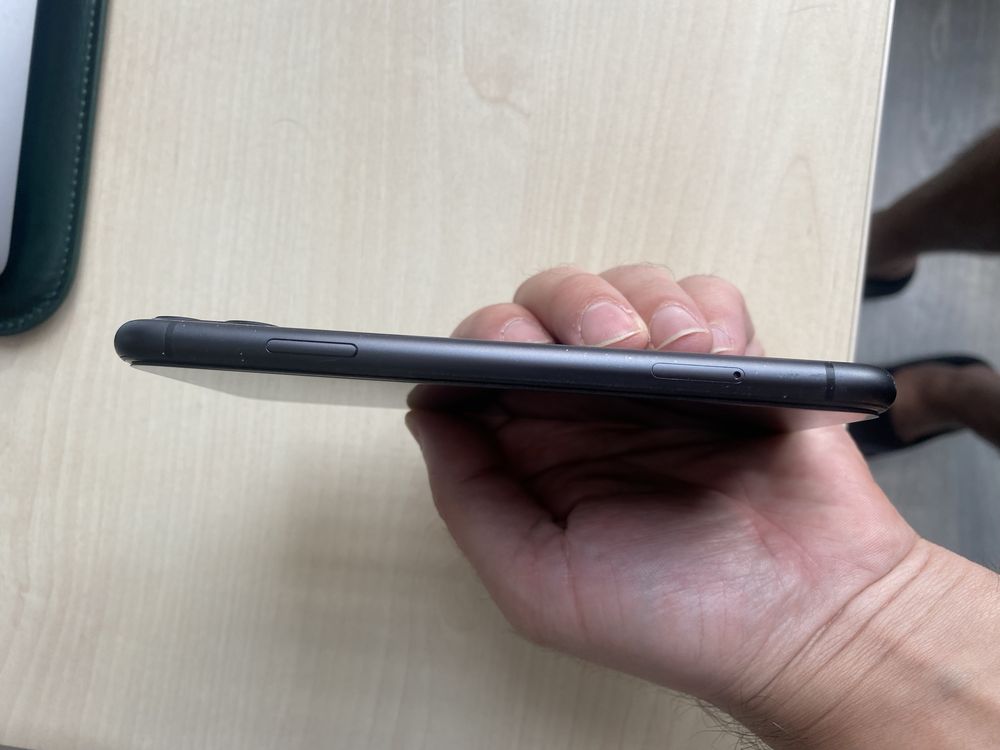 Продам IPhone 11 128g