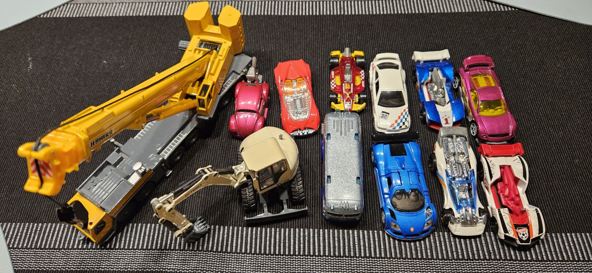 Metalowe pojazdy resoraki SIKU, Hot Wheels . Dźwig, koparka , inne