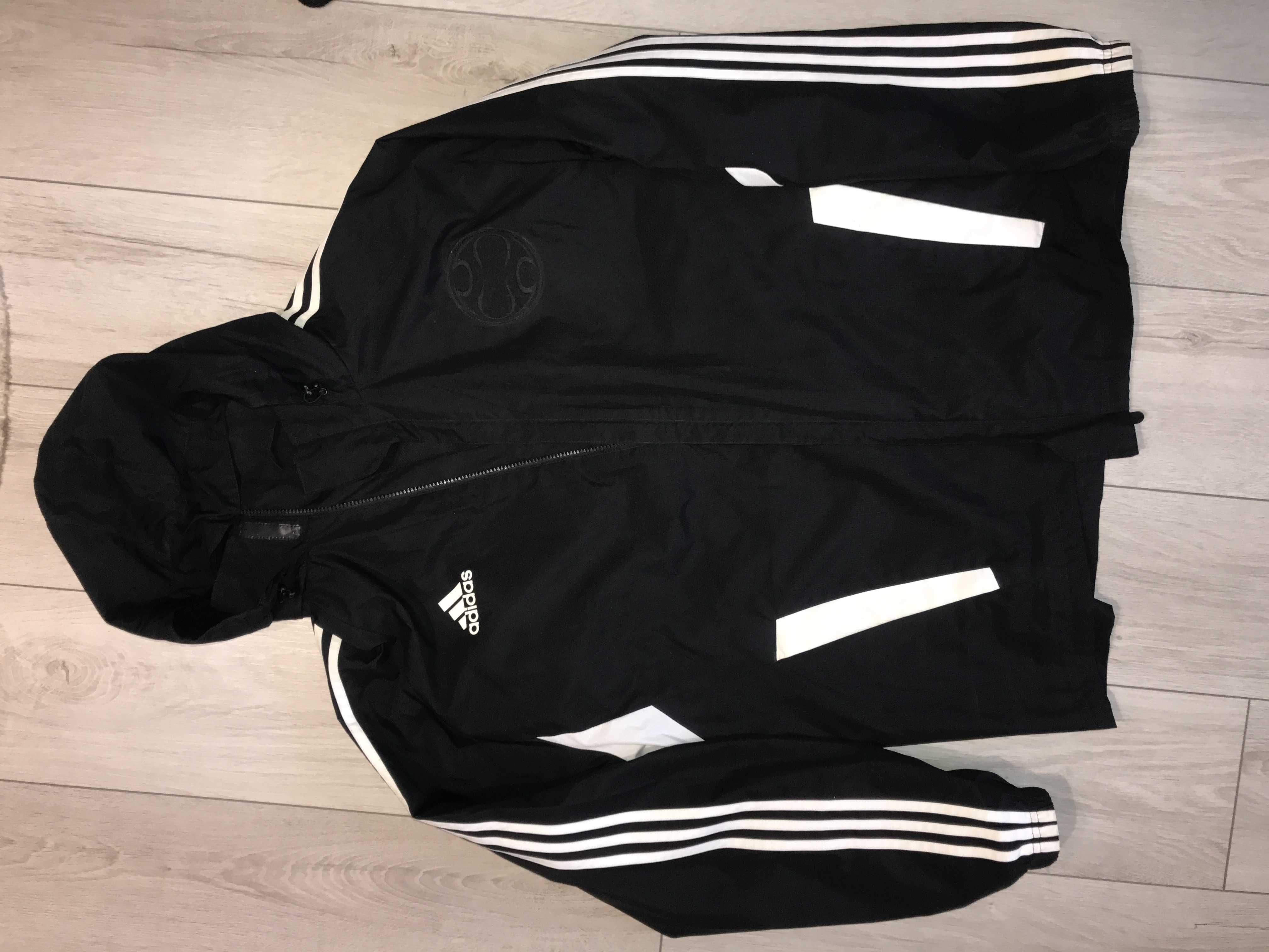 фірмова куртка Adidas