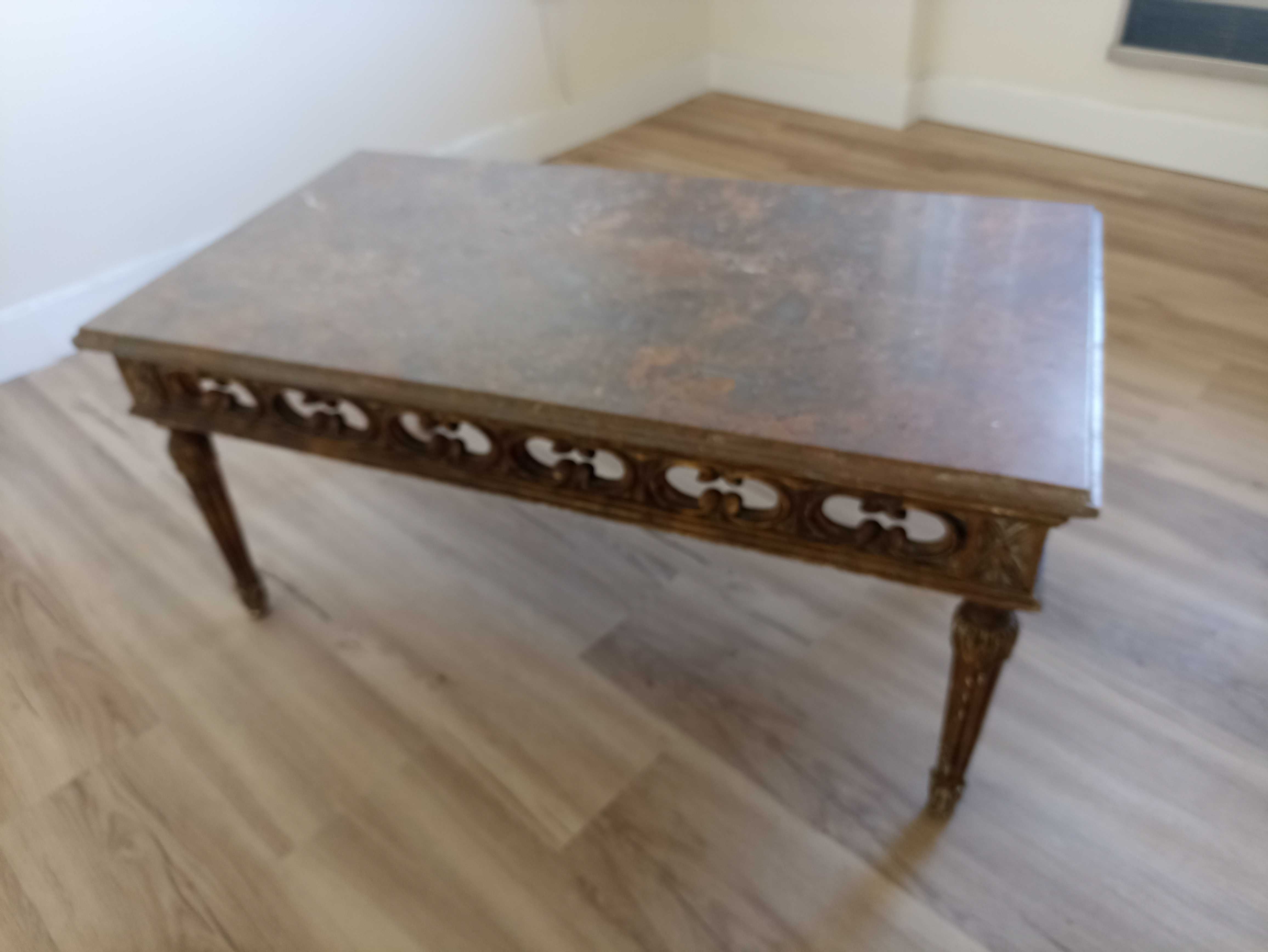 Mesa de centro com pedra mármore