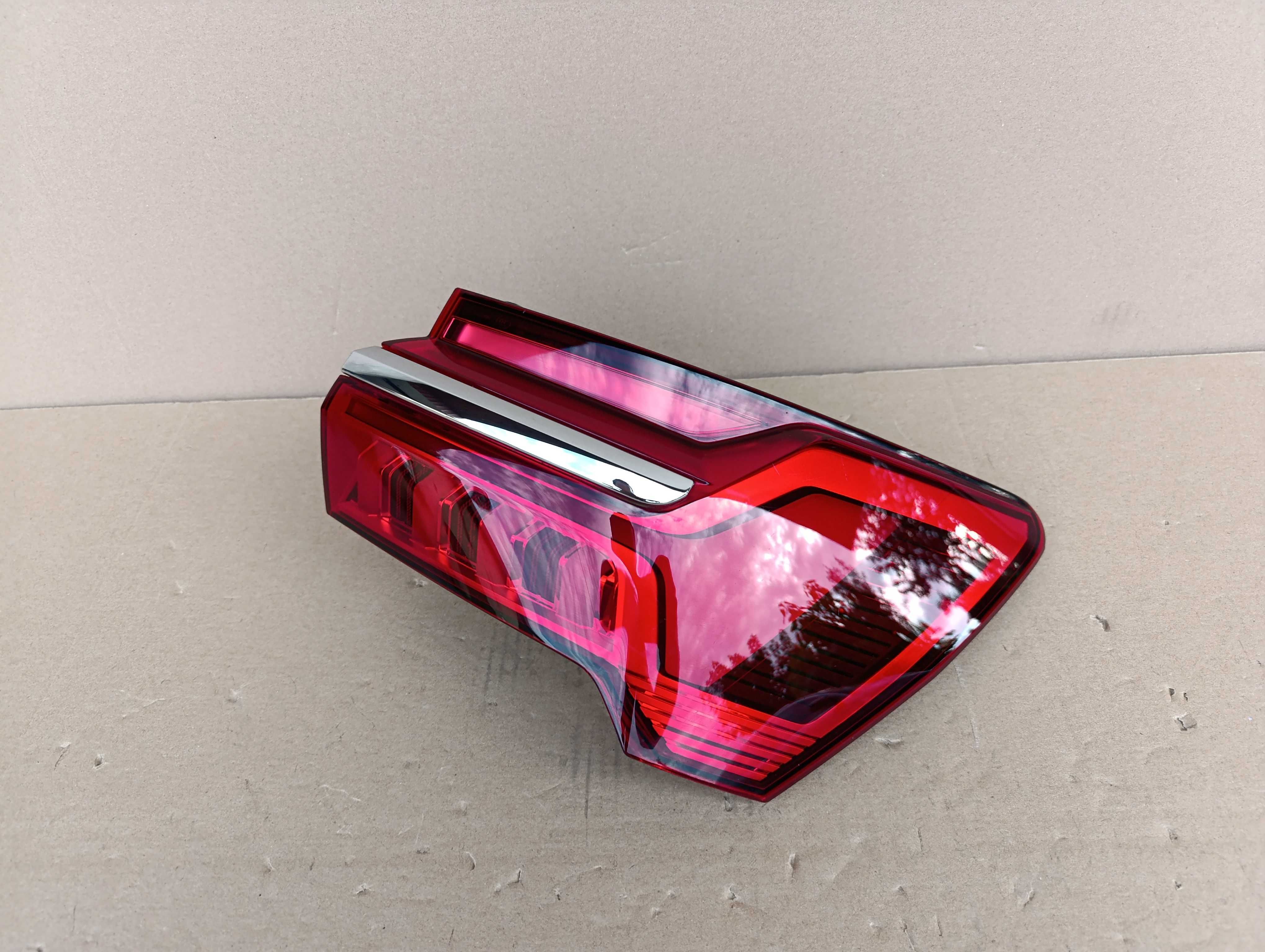 Audi A6 C8 sedan lampa zespolona prawa tył w błotnik matrix idealna