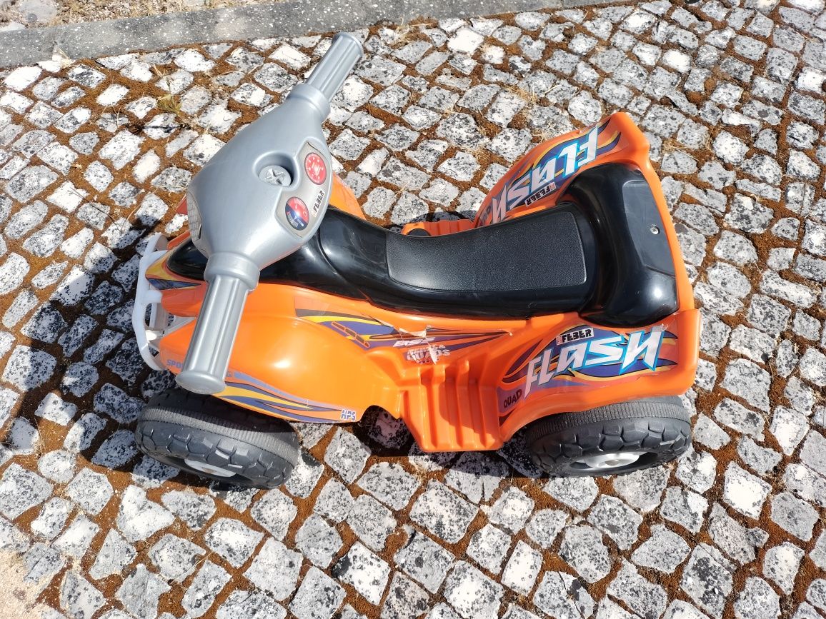 Carro Quadriciclo elétrico infantil