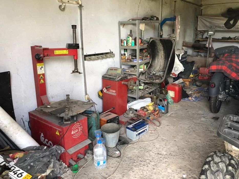Продається автосервіс в смт.Крижопіль.