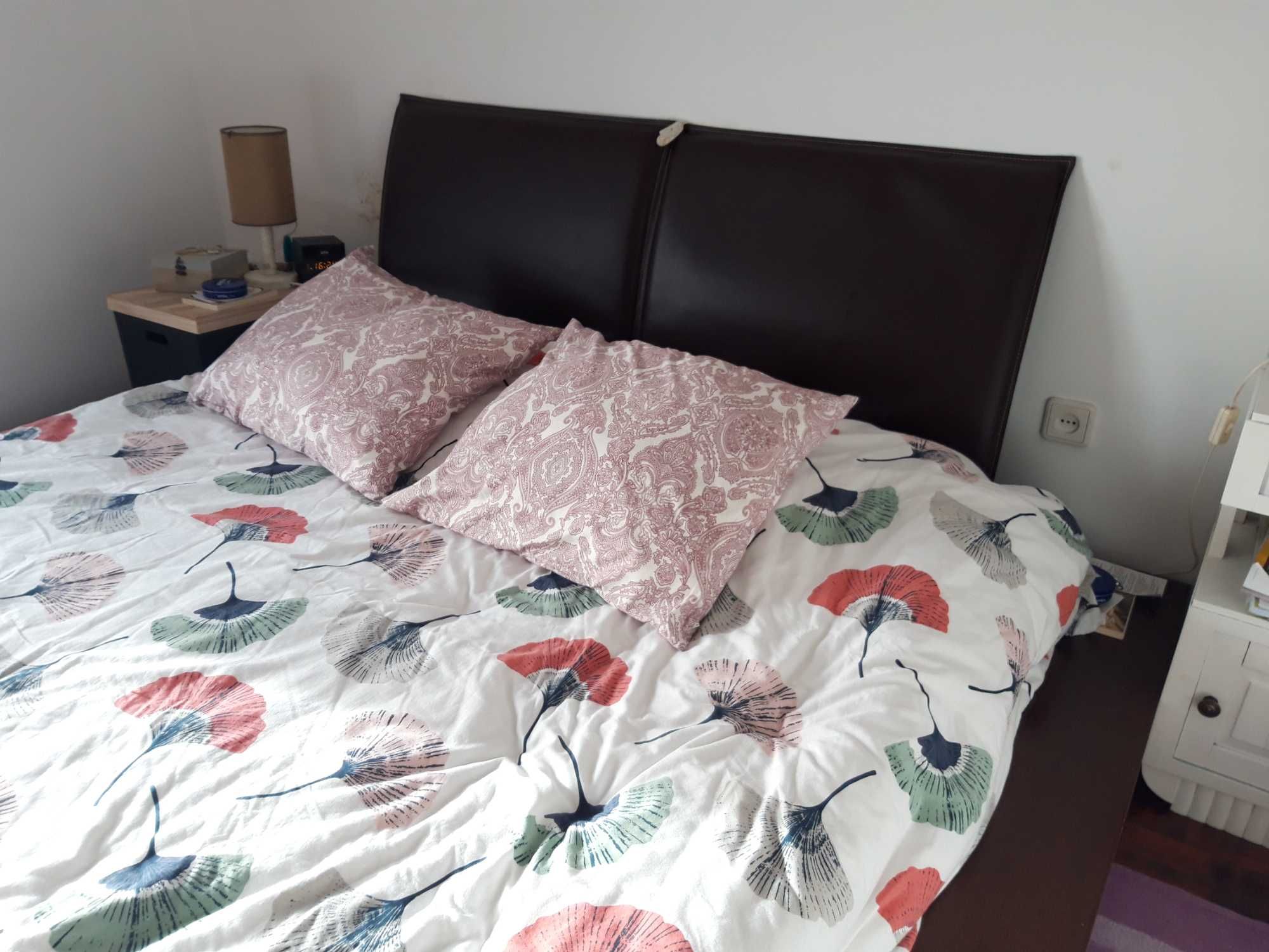 Cama casal 150x190 em madeira