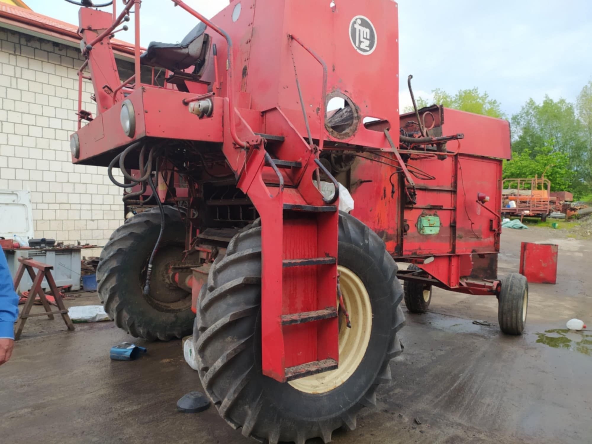 Sprzedam wszystkie części kombajn Bizon zbożowy Zo56