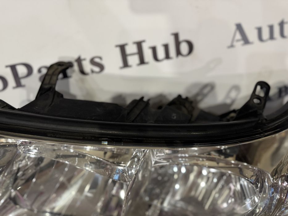 Фари передня оптика Toyota Land Cruiser 200. Тойота 200. Розборка.